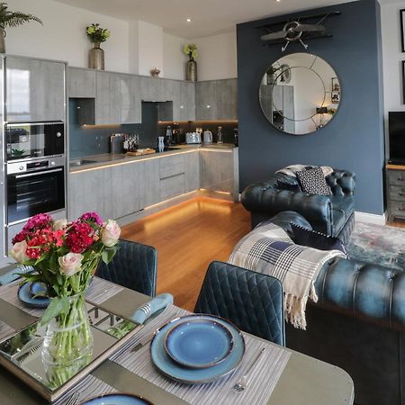 Sapphire Seas Whitby Apartment Bagian luar foto
