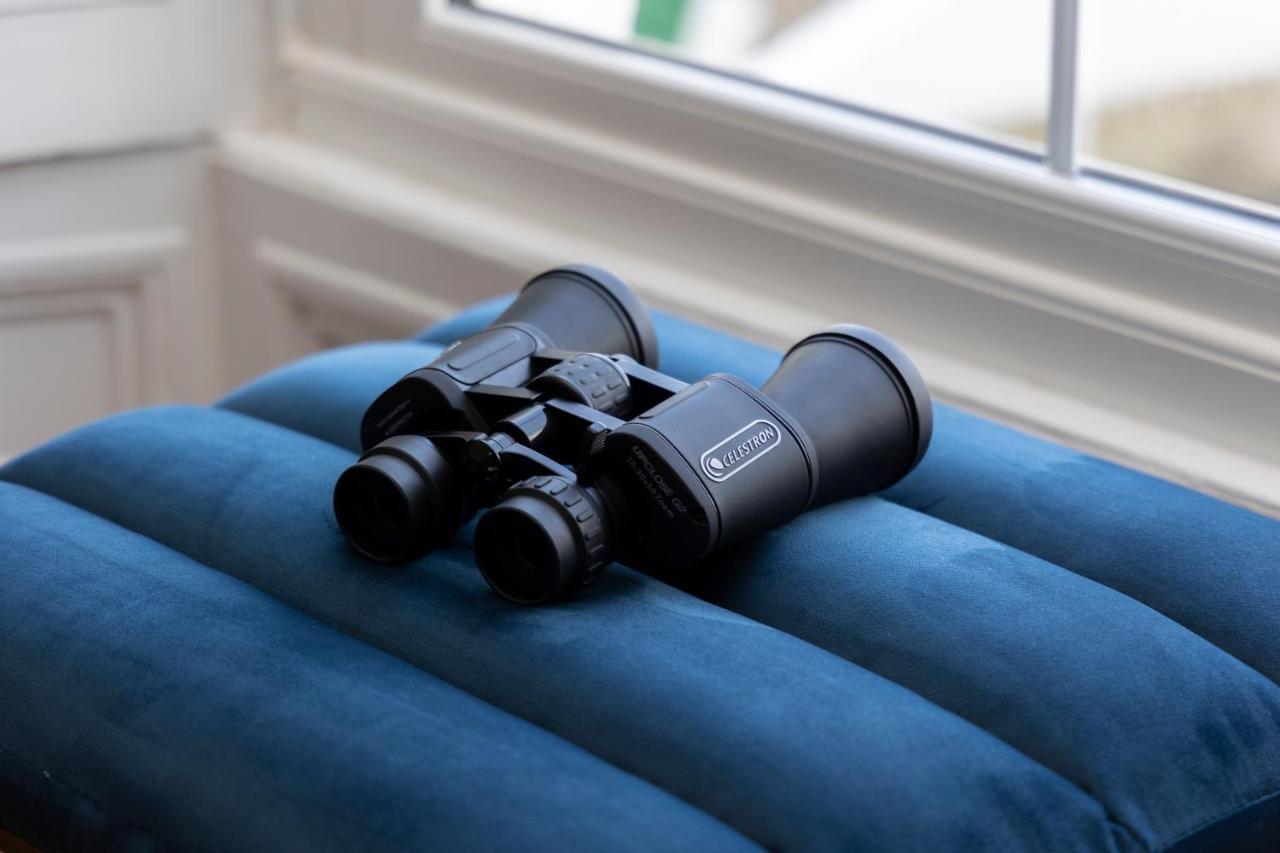Sapphire Seas Whitby Apartment Bagian luar foto