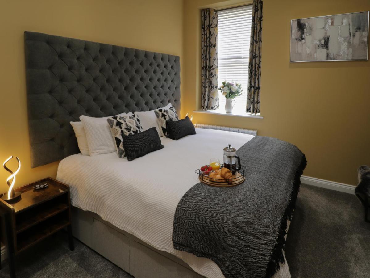 Sapphire Seas Whitby Apartment Bagian luar foto