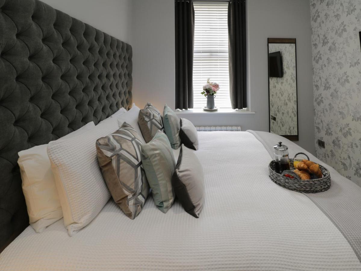 Sapphire Seas Whitby Apartment Bagian luar foto