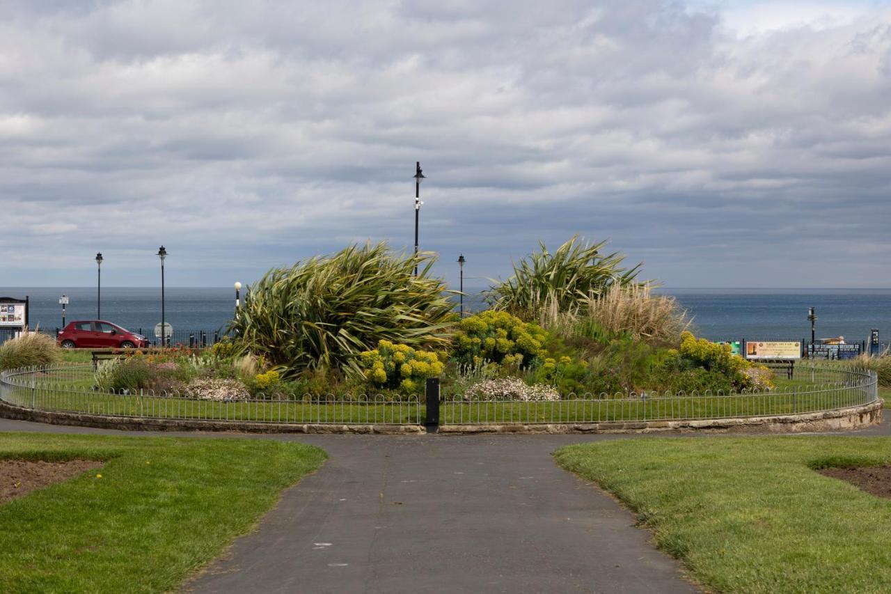 Sapphire Seas Whitby Apartment Bagian luar foto
